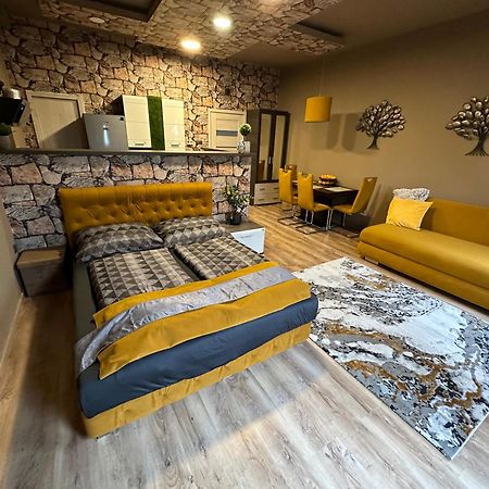 Gold Downtown Apartman Apartment Debrecen Bagian luar foto