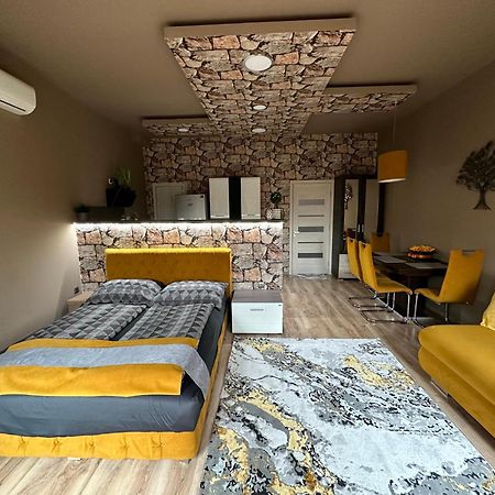 Gold Downtown Apartman Apartment Debrecen Bagian luar foto