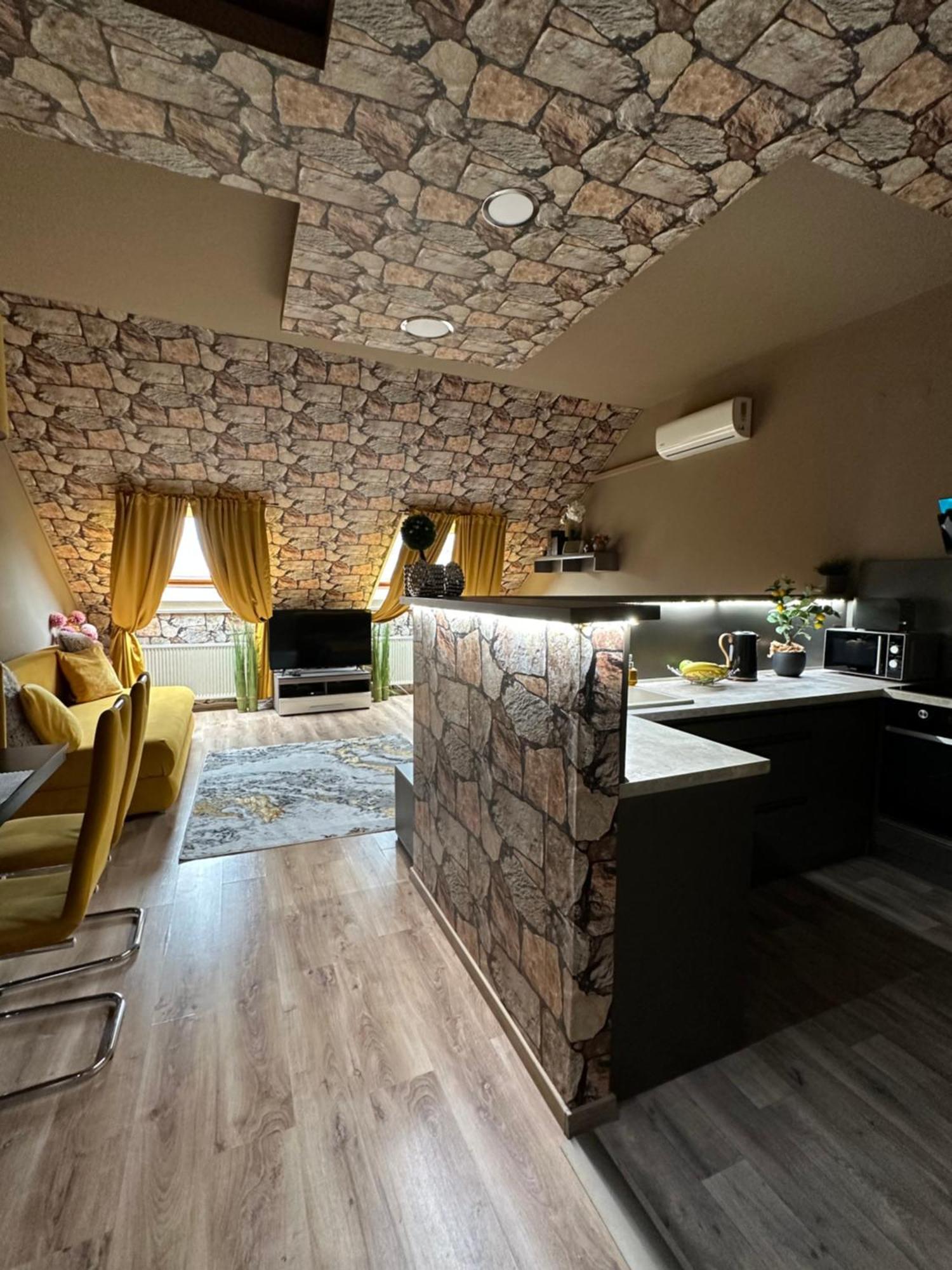 Gold Downtown Apartman Apartment Debrecen Bagian luar foto