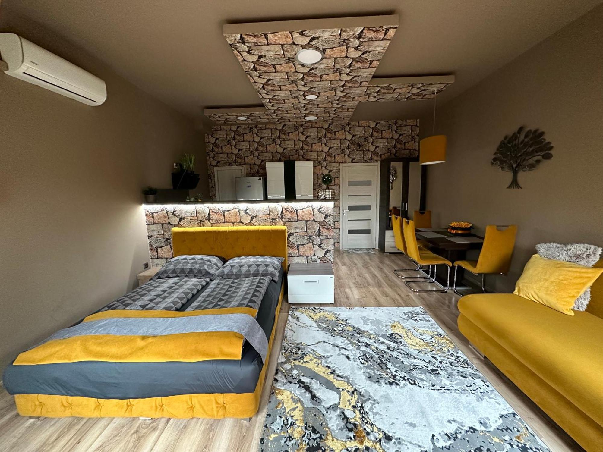 Gold Downtown Apartman Apartment Debrecen Bagian luar foto